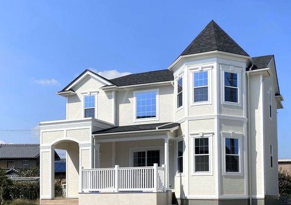 繊細な陰影と立体感が美しい、吹き抜けのあるお家 写真